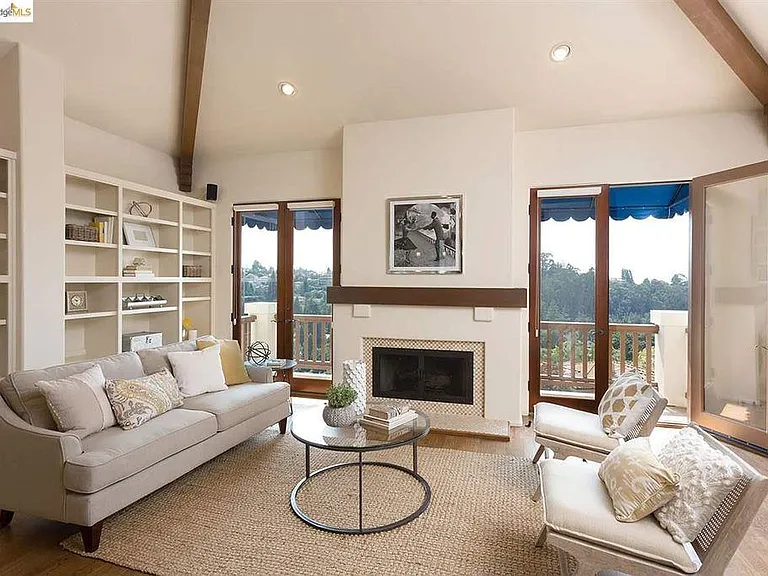 930 Aquarius Way — Photo 2