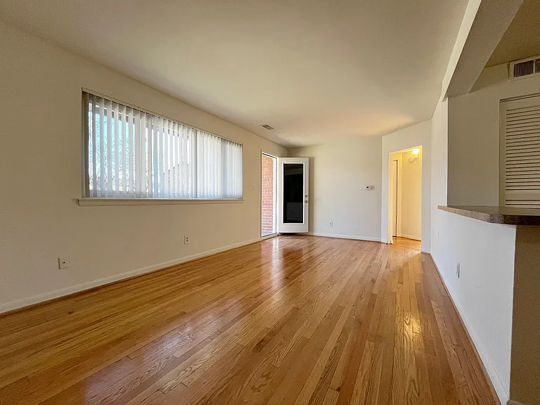 HIckory Heights Apartments — Photo 24