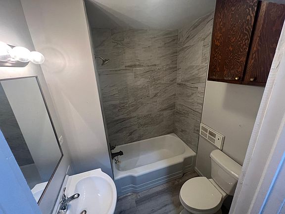 5th image of 1003 N Trenton Ave