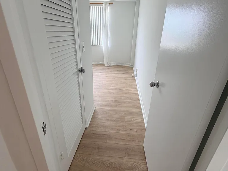 9195 Collins Ave #913 — Photo 5