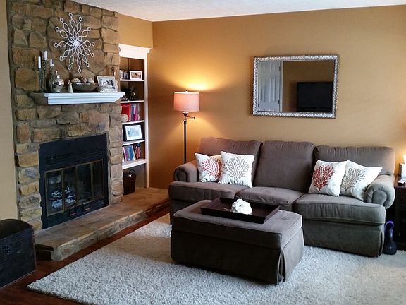 2nd image of 1587 Pleasant Valley Ct APT C