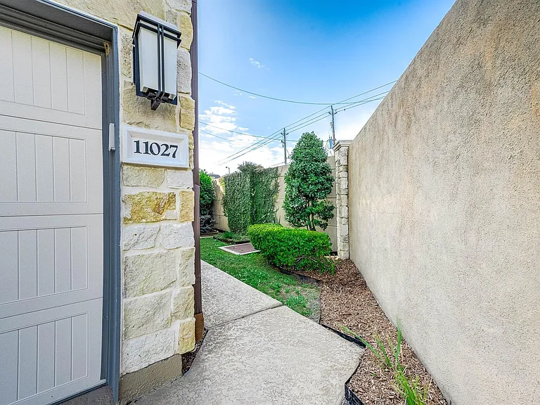 11027 Acorn Falls Dr — Photo 10