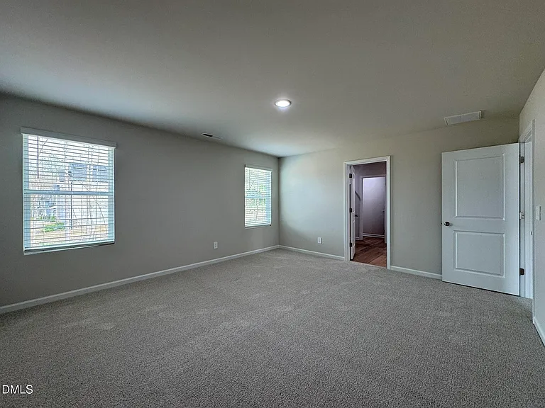 101 Klamath Dr — Photo 32