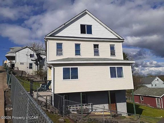 3rd image of 1213 Acker Ave