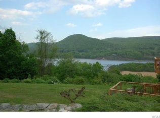 17 Drury Ln, Highland falls, NY 10928