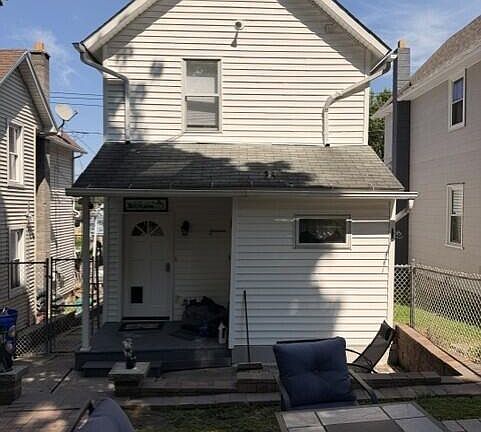 5th image of 261 Hazle St