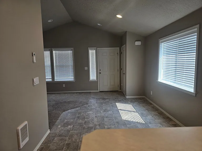 2340 SW Quartz Ave — Photo 5
