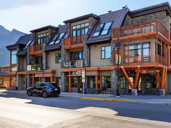 901 8th Ave #203, Canmore, AB T1W 1Z7