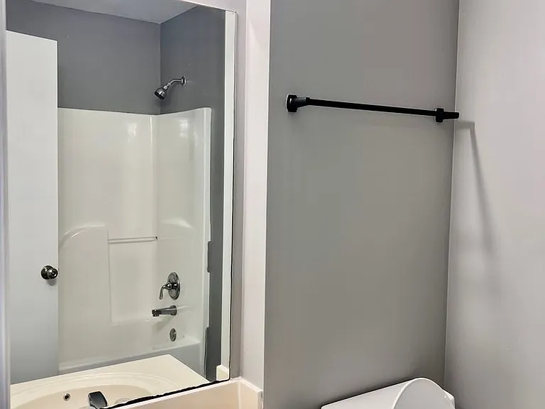 414 Woodale Dr — Photo 13