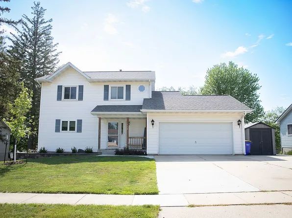 118 Sagert Dr, West Branch, IA 52358