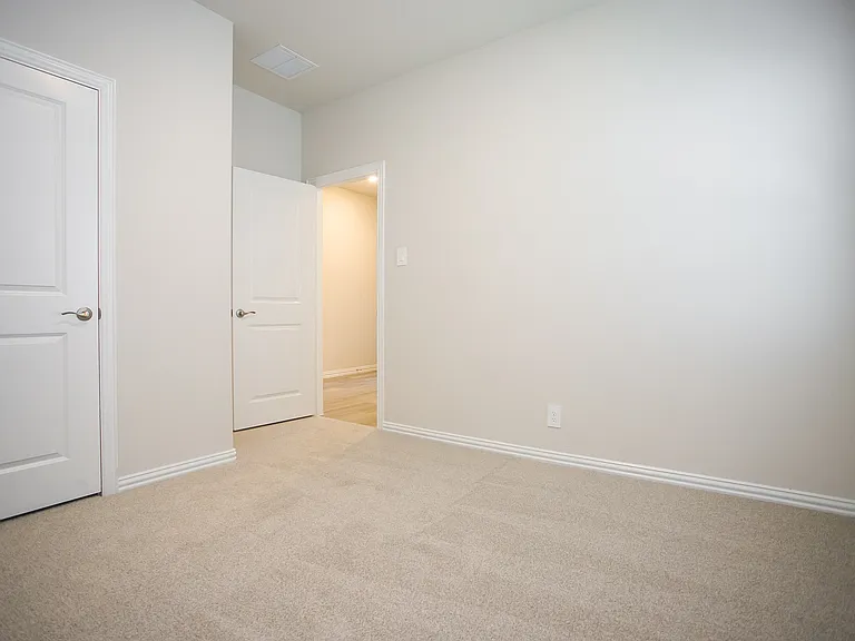 404 Castle Rd — Photo 21