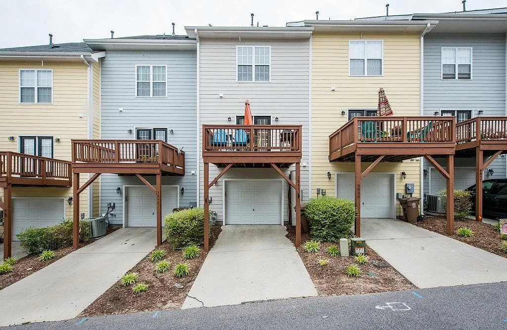 3841 Cary Glen Boulevard — Photo 4