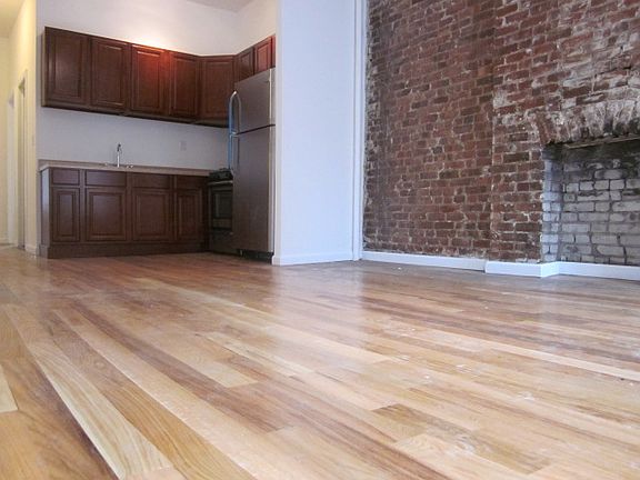 4th image of 425 Wythe Ave APT 1