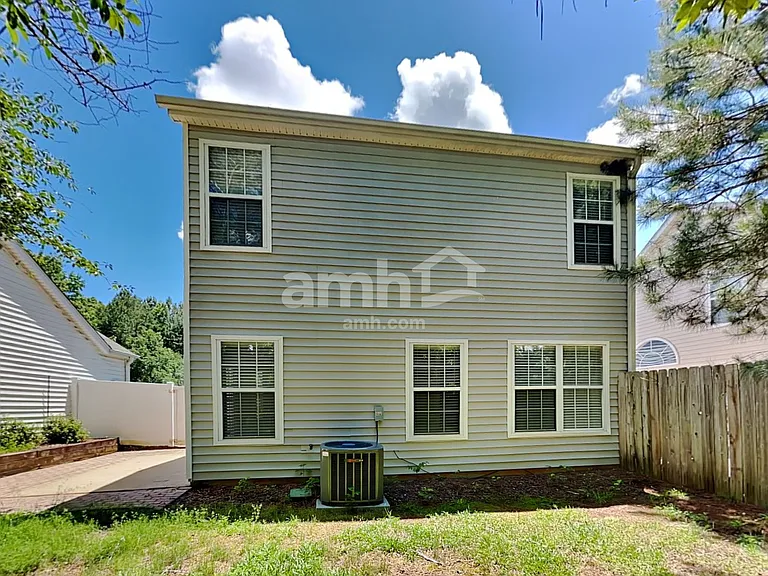 205 Daventry Way — Photo 18