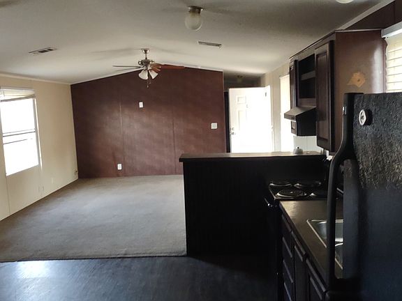 3rd image of 402 Woods St N
