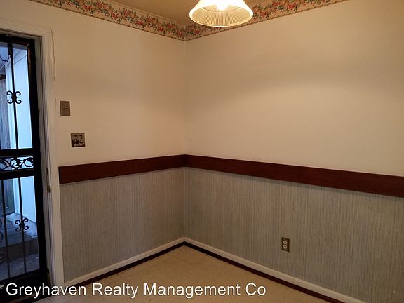 4th image of 5234 Donlyn Ln #B