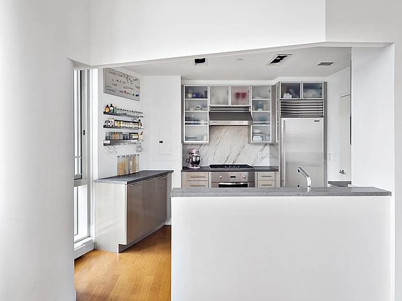 4th image of 200 Chambers St APT 7C