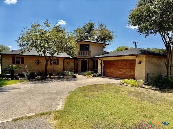 145 Rio Grande Dr, Seguin, TX 78155