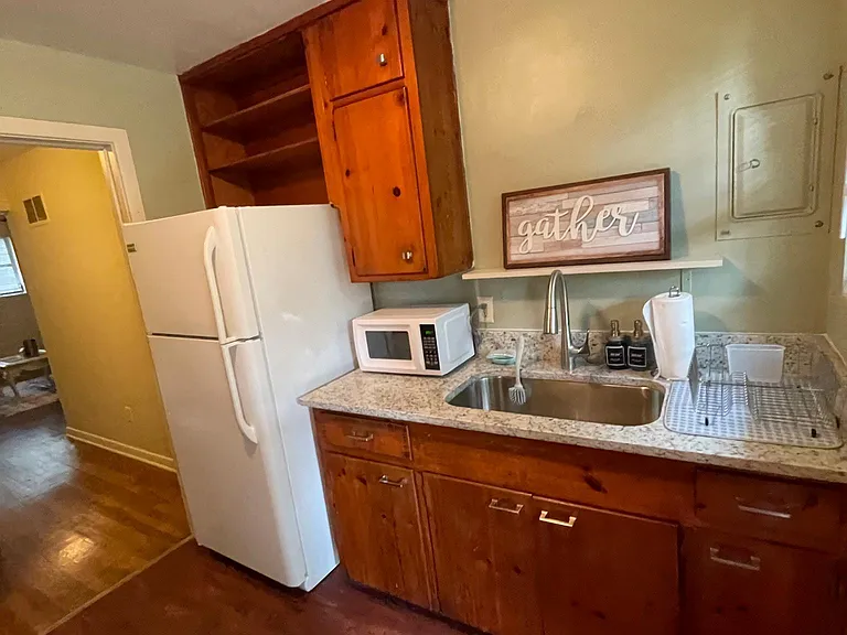 1239 NW 9th Ave #D — Photo 2