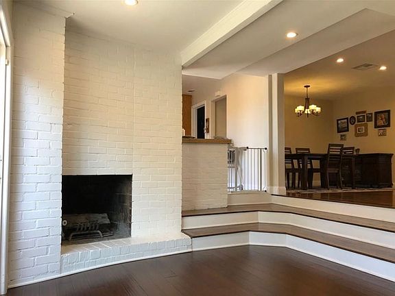 3rd image of 1021 W Acacia Ave