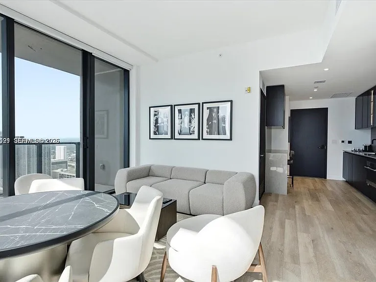 20 NE 11th St #4906-A — Photo 14