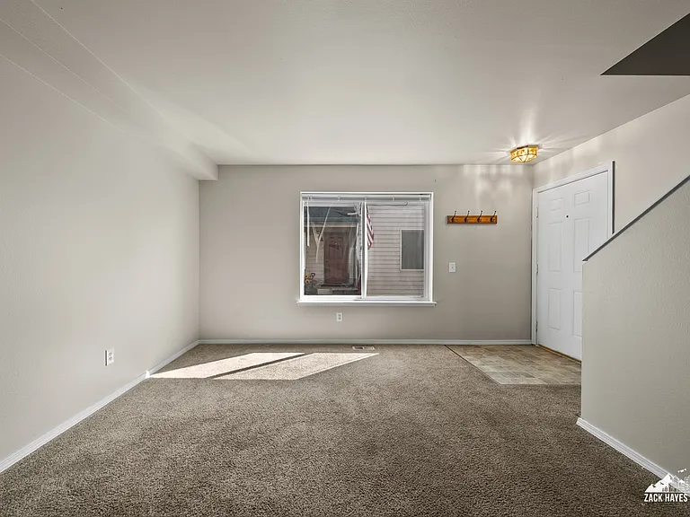 9841 Grange Dr — Photo 13