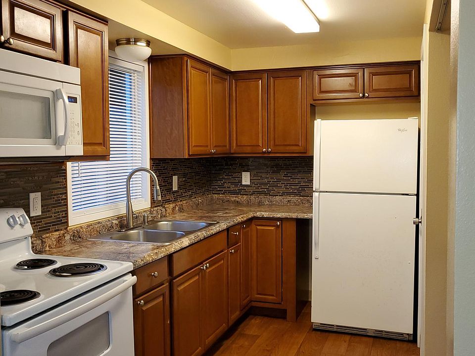 beautiful kitchen and fixtures