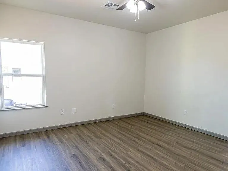 2 Emerald Ct — Photo 4