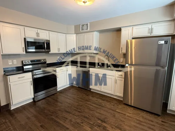 2137 N 62nd St, Wauwatosa, WI 53213