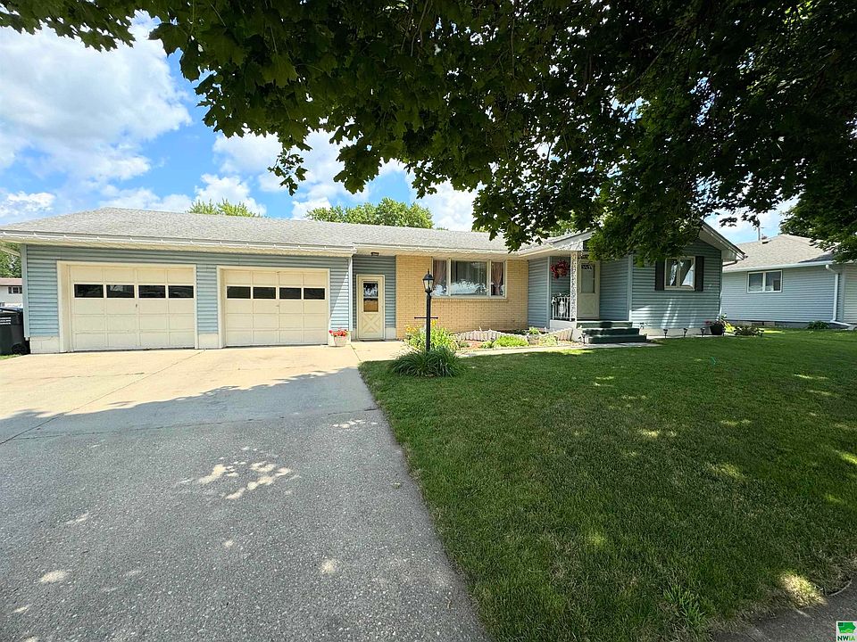 1st image of 921 Russell St