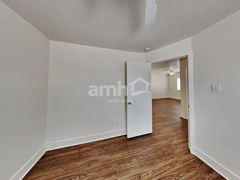 817 Lightningbug Ln — Photo 15