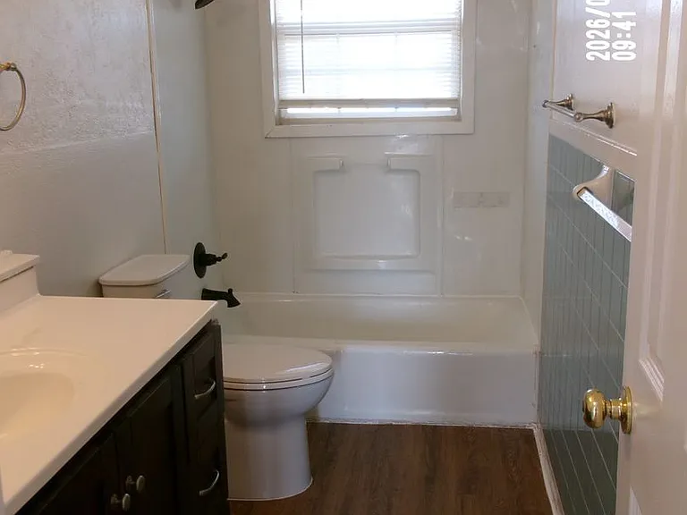 1024 SW 42nd St — Photo 6