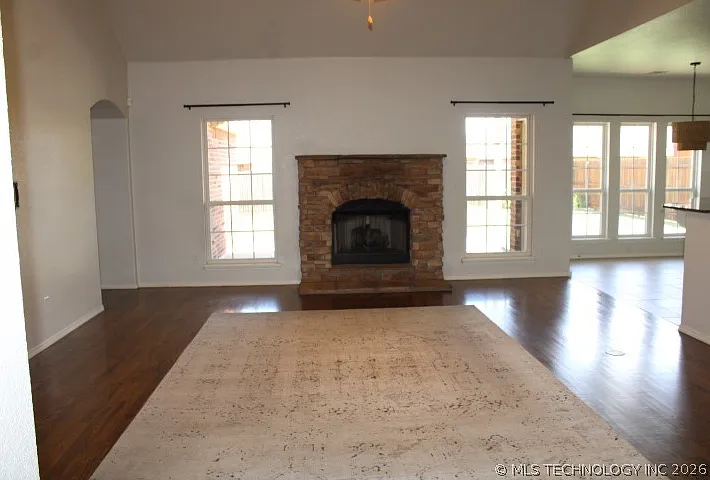 3 bed, 2.0 bath, 1847 sqft, $2,195 — Photo 4