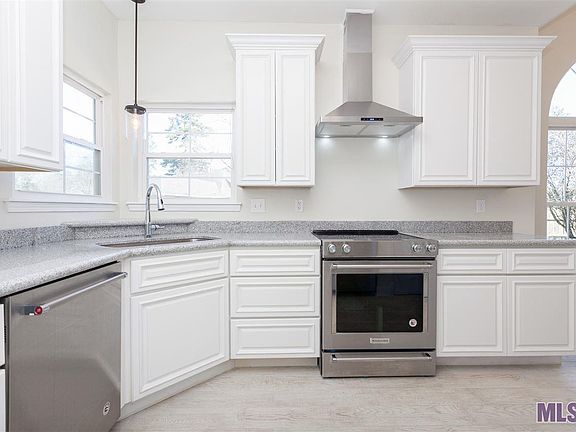 2nd image of 32519 Magnolia Ct
