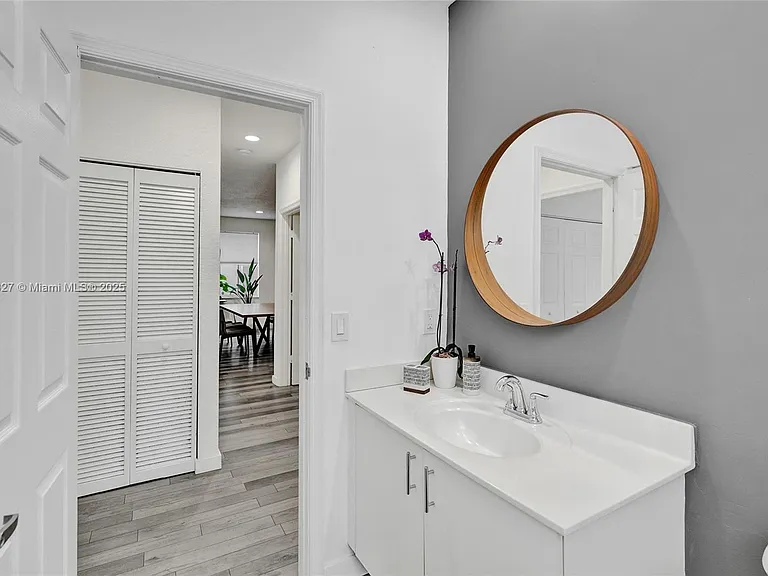 1725 Winterberry Ln — Photo 32
