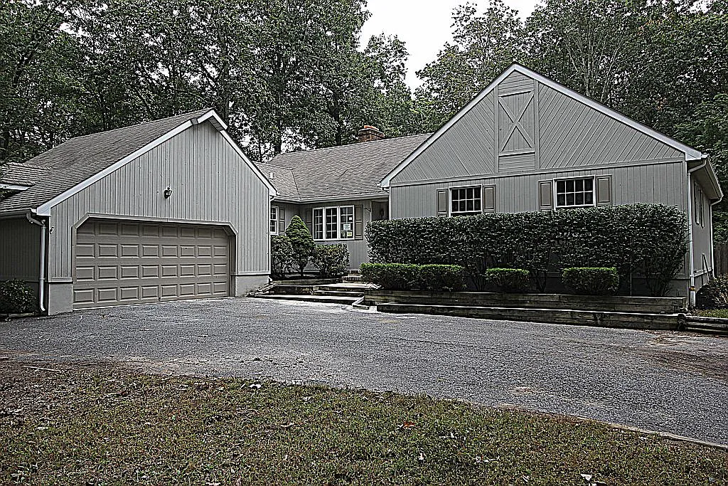 10 Oakwood Dr photo 1