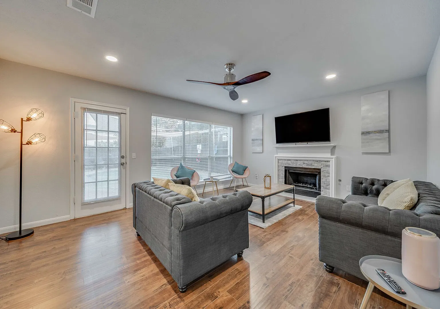 Spacious 5BR/2.5B Home with Pool — Photo 3