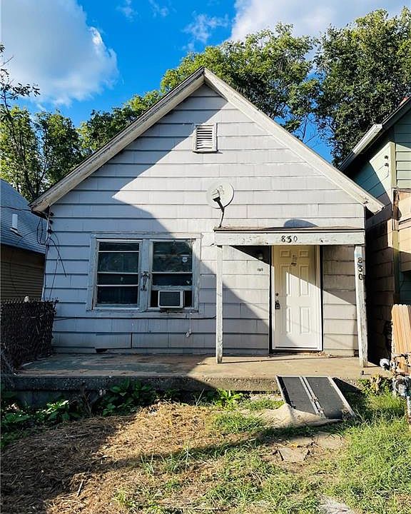 1st image of 830 Reynolds Ave