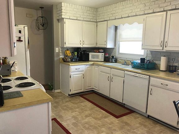 2nd image of 1124 Royal Dr #1