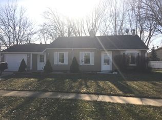 123 Edgewood Dr, Streamwood, IL