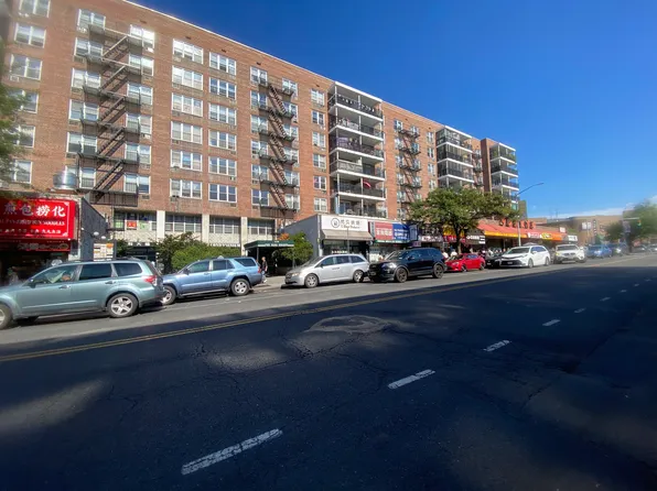 41-25 Kissena Boulevard image 3 of 29