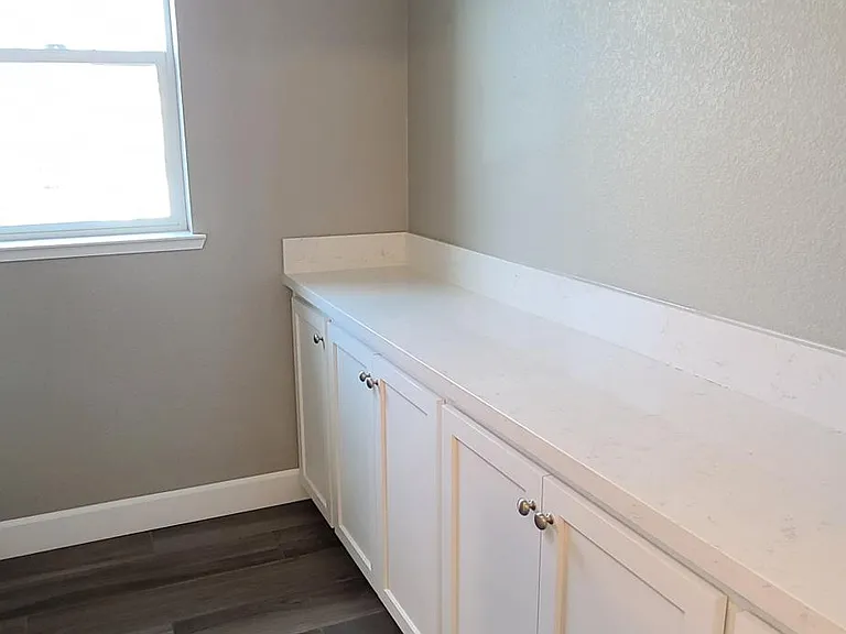 1066 Forbes Ln — Photo 20