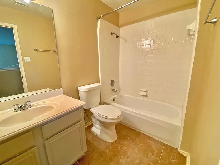 2406 Kenbridge Dr — Photo 9