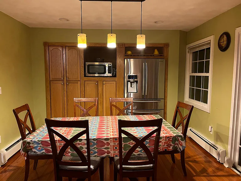 Main Level - Dining area