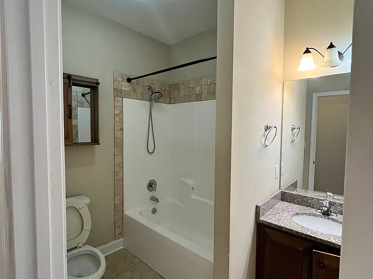 416 Hunts Landing Dr — Photo 3