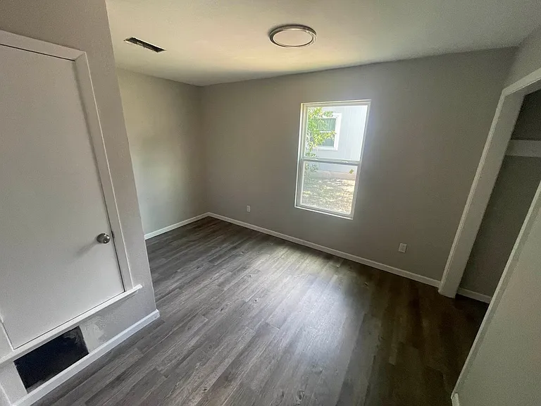 1907 Bradmore Dr — Photo 8