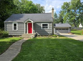 15 Goodrich Ave, Hillsdale, MI 49242