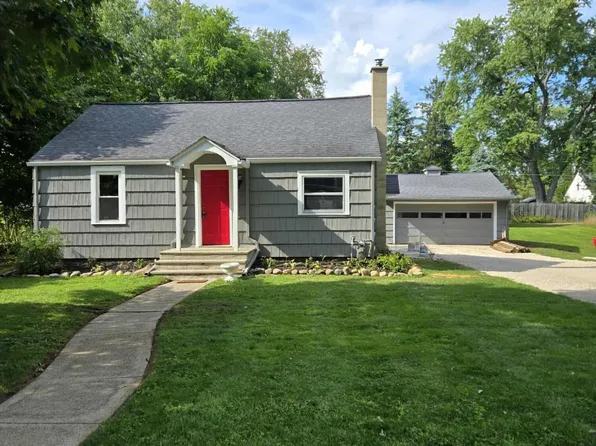 15 Goodrich Ave, Hillsdale, MI 49242