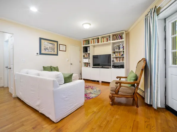 852 Home Street image 5 of 22