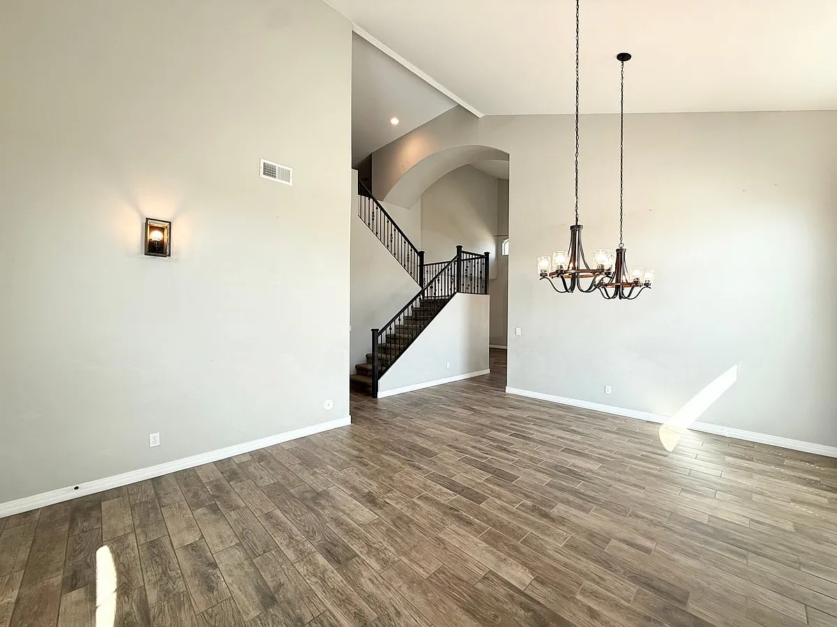 4 bed, 3.0 bath, 2896 sqft, $2,600 — Photo 4